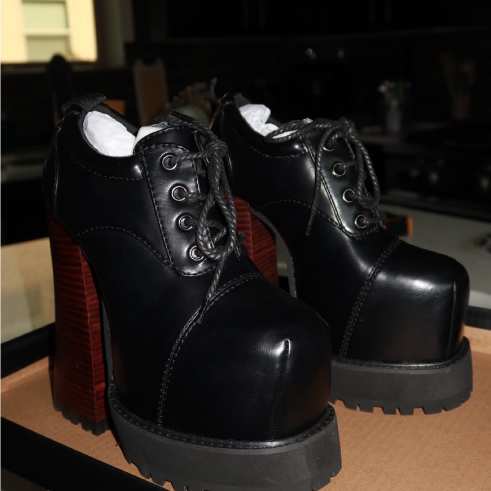 Current Mood Black and Brown Platform Heels - Picture 4 of 6